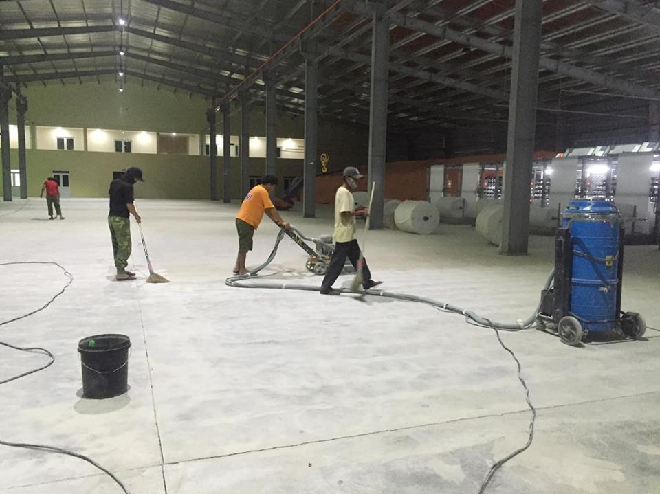 Đ&aacute;nh b&oacute;ng s&agrave;n b&ecirc; t&ocirc;ng granito tại H&agrave; Tĩnh