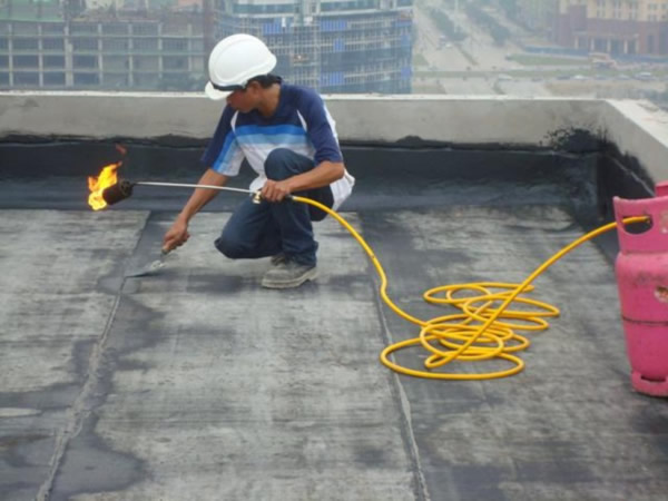 Thi c&ocirc;ng chống thấm nh&agrave; TP Vinh Nghệ An