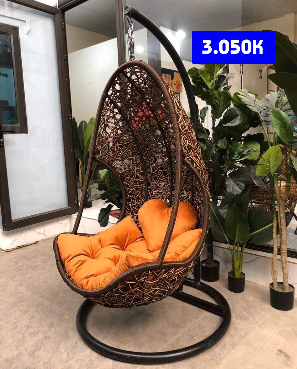 Ghế xích đu sắt nghệ thuật mây nhựa trong nhà